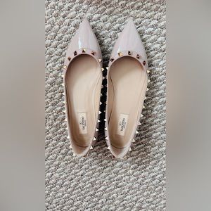 VALENTINO  GARAVANI PATENT ROCKSTUD FLATS. AUTHENTICITY